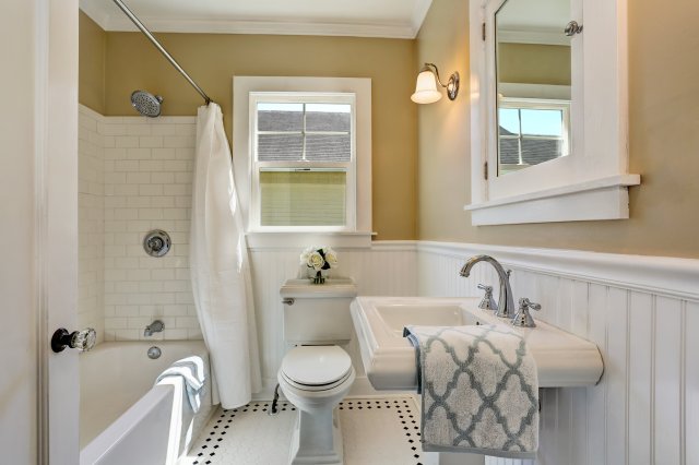 Upgrade Your Bathroom Look: Quick Fixes for Outdated Hardware