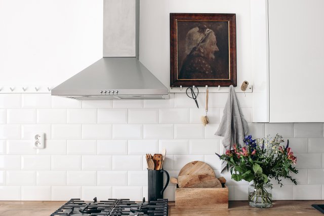 Why Regular Cleaning of Your Range Hood is Essential and How to Do It Easily