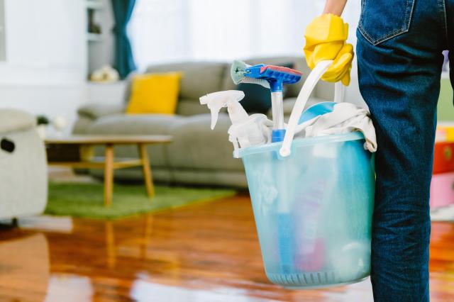 How to Create a Weekly Cleaning Checklist That Actually Works for Your Home