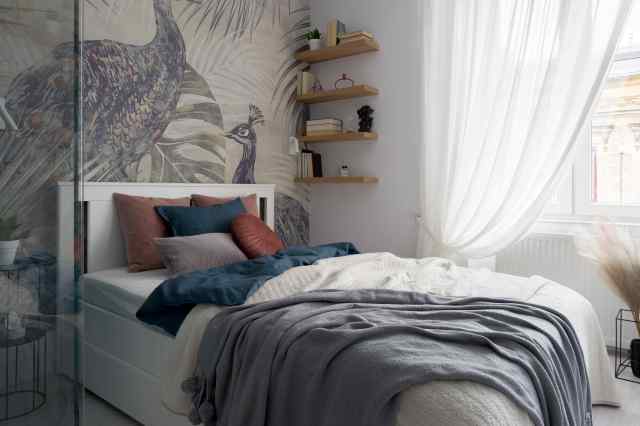 Transform Your Bedroom with Casual Linen Bedding Styling Tips