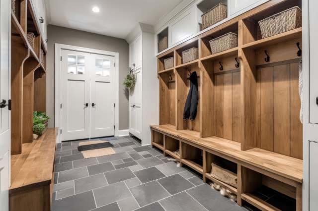 Essential Minimalist Mudroom Storage Solutions for Small Spaces